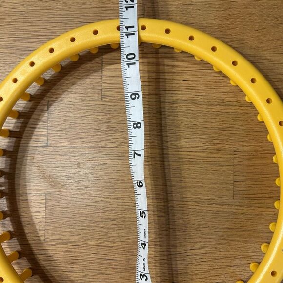 Round Knitting Set of 4 Crafting Looms - Picture 7 of 8